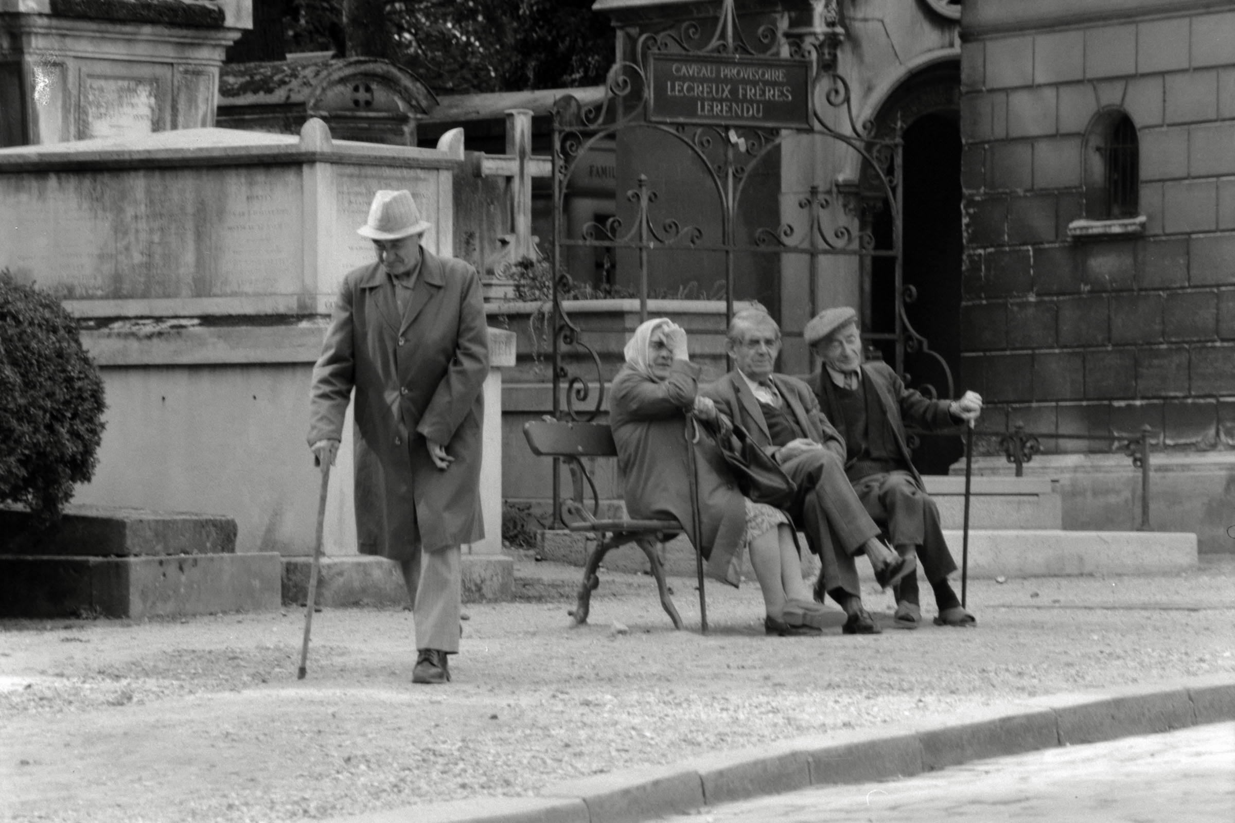 AHP F1990 09 002 sc250506 img27 NLP